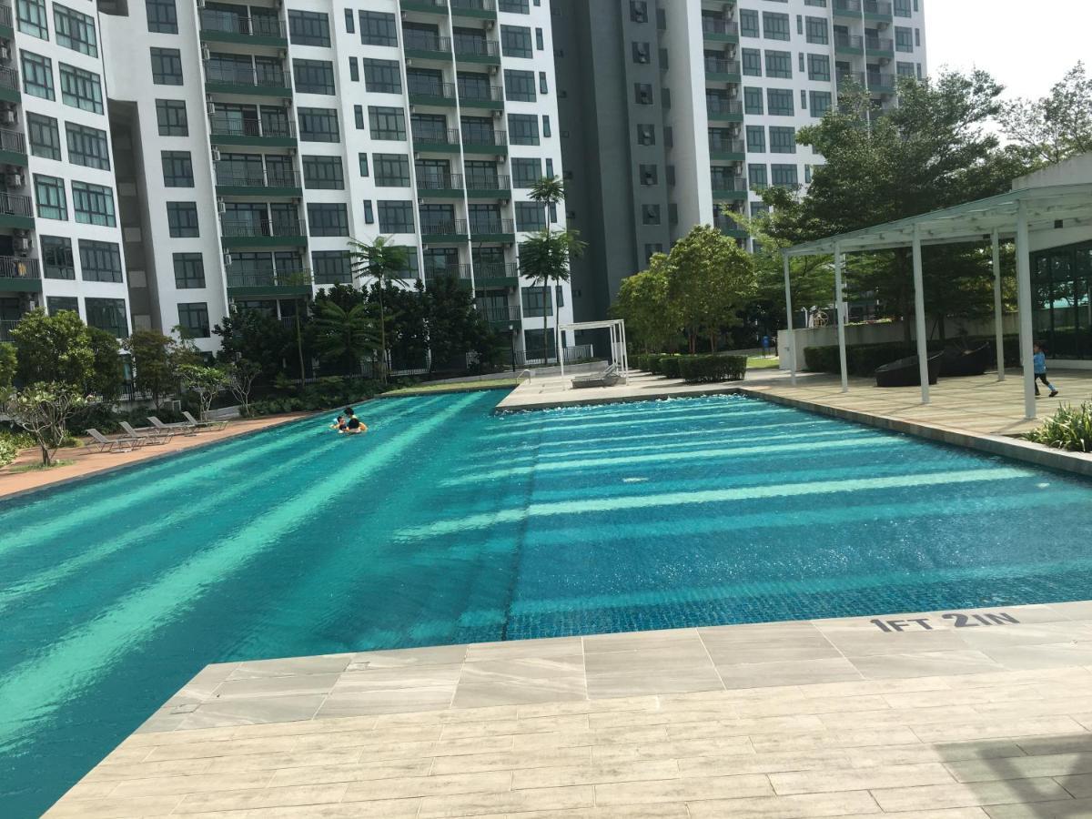 Homenest Jb City Poolview Suite By Cozy Home Johor Bahru Luaran gambar